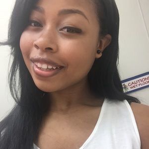 Meet your Posher, Mia