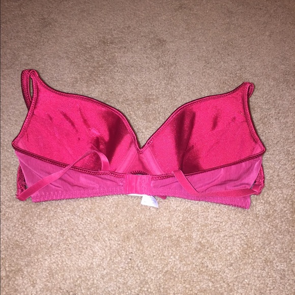 Red bra - Picture 2 of 2