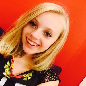 Meet your Posher, Chloe'