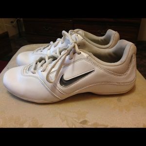 Used Nike Sideline II Insert cheerleading shoes.