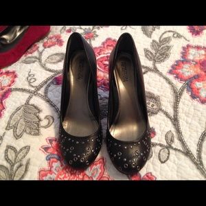 Kenneth Cole Reaction Studded Pumps