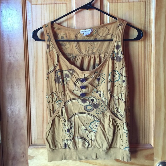 Sleeveless top with buttons