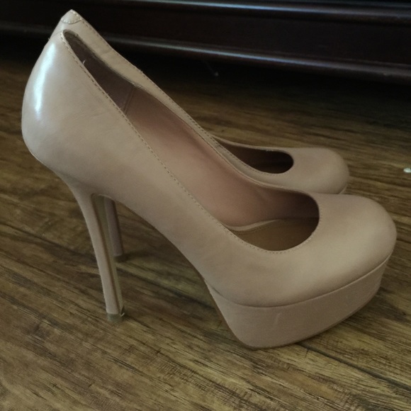 Dark nude Steve Madden platform pump