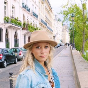 Meet your Posher, Anna