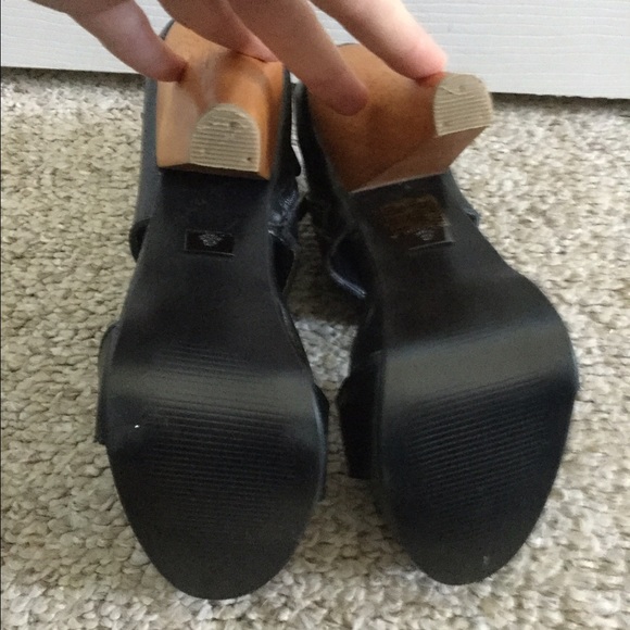 Z. Cavaricci Shoes - ๐บ๐ Z. Cavaricci Navy Heels๐๐บ Z. Cavaricci Shoes - ๐บ๐ Z. Cavaricci Navy Heels๐๐บ