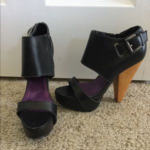 Z. Cavaricci Shoes - ๐บ๐ Z. Cavaricci Navy Heels๐๐บ Z. Cavaricci Shoes - ๐บ๐ Z. Cavaricci Navy Heels๐๐บ