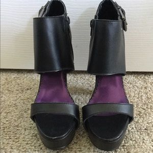 Z. Cavaricci Shoes - ๐บ๐ Z. Cavaricci Navy Heels๐๐บ Z. Cavaricci Shoes - ๐บ๐ Z. Cavaricci Navy Heels๐๐บ