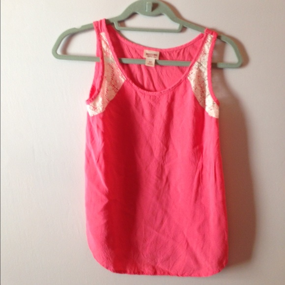Fluorescent pink tank with crochet details