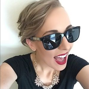 Meet your Posher, Laura