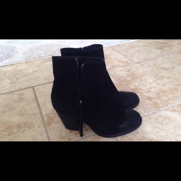 Aldo black suede bootie-worn once-size 37