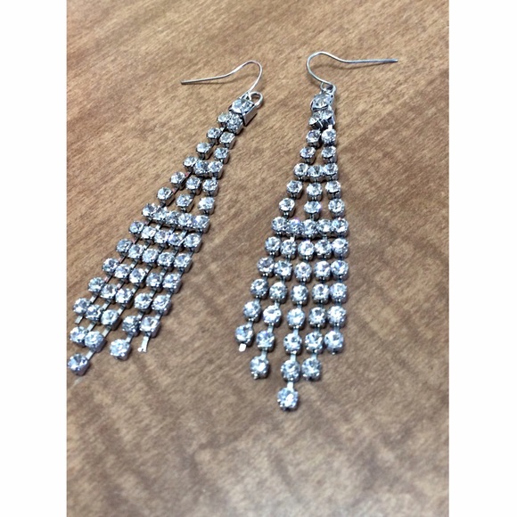 Jewelry - ✨ sparkle hanging earrings