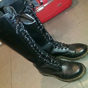 20 eyelet Dr. Martens