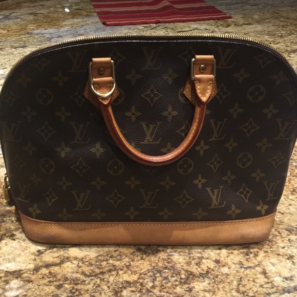 Louis Vuitton Handbags - 💕Louis Vuitton alma handbag