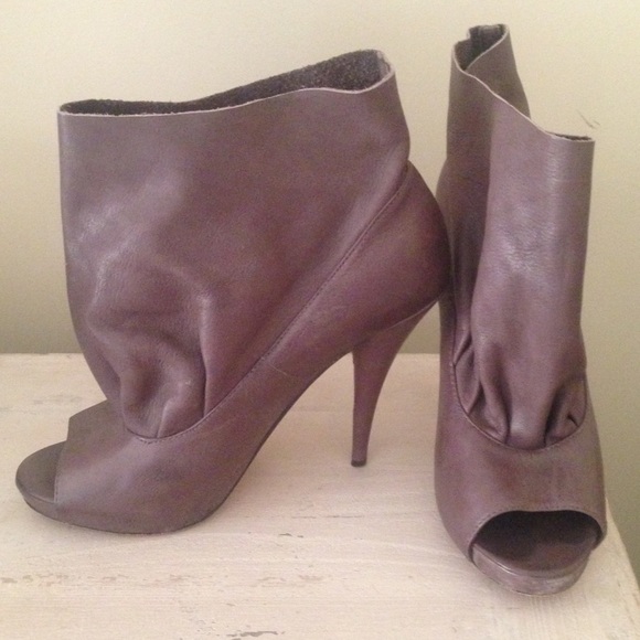 Dolce vita gray leather high heeled booties 8.5