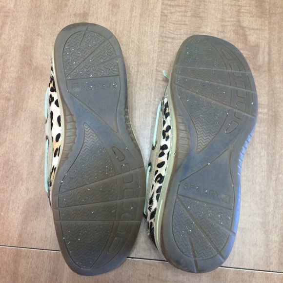SOLD✨ CHEETAH SPERRYS - Picture 4 of 4