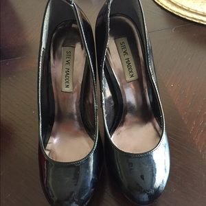 Steve Madden black patent leather pumps