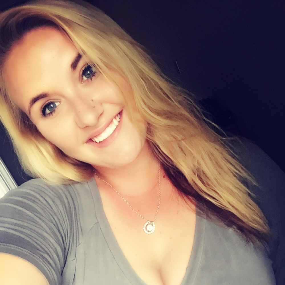 Meet your Posher, Corrine