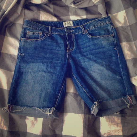Cutoff shorts