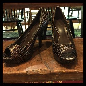 Snake skin pumps