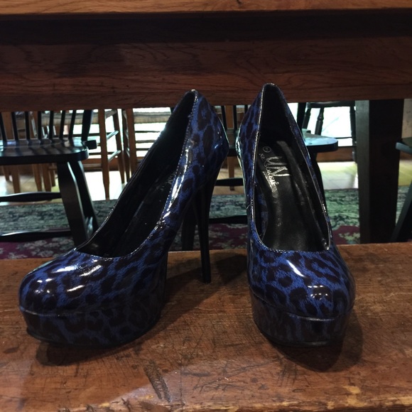 Blue cheetah print heel