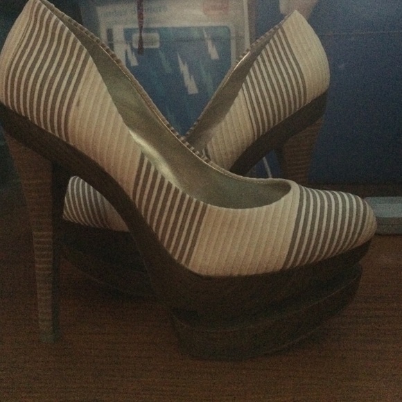Jessica Simpson pumps - Picture 2 of 3