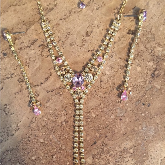 Flawless & unique CACHE jewelry set - Picture 4 of 4