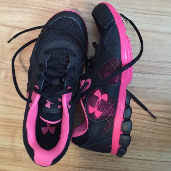 Under Armour tennis shoe