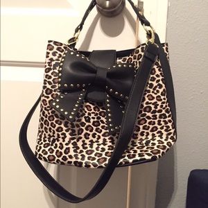 Leopard shoulder handbag
