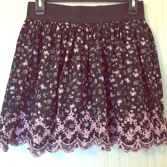 twentyone  Dresses & Skirts - Chic skirt