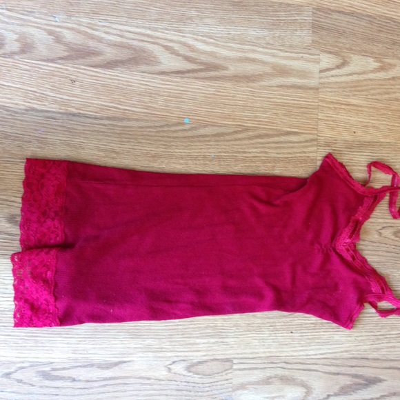 red lace trim tank v-neck tank