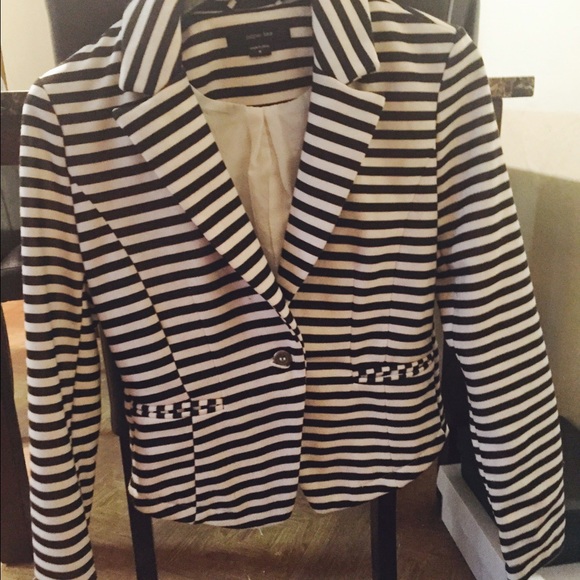 Black and white stripped blazer size M