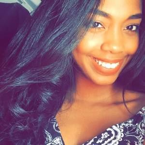 Meet your Posher, Lara