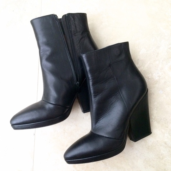 Vince Shoes - Vince Luisa Bootie - Black