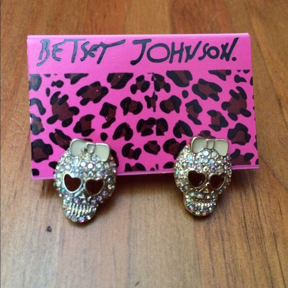 None Jewelry - 💀SALE💀 Skull Earrings