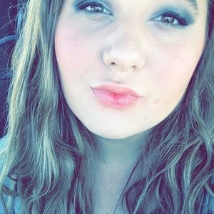 Meet your Posher, Dominique