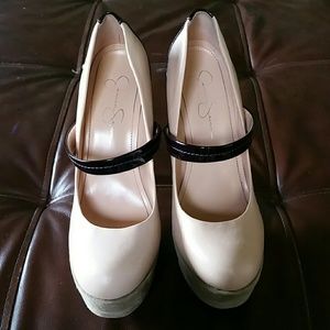 Jessica Simpson pumps