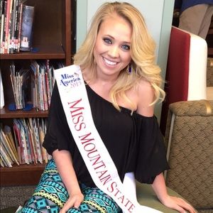 Meet your Posher, Casey