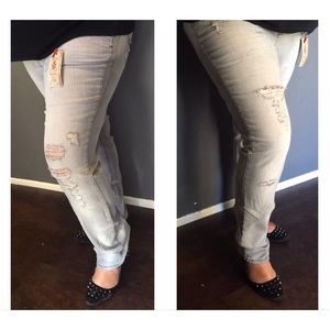 Decree Juniors Plus Size 17 Distress Denim Jeans
