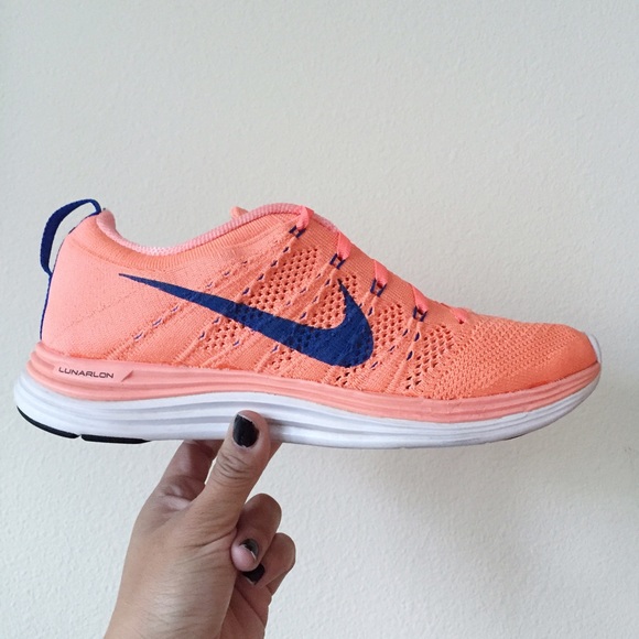 coral color nike shoes coral color nike shoes