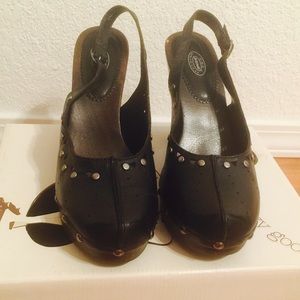 Dr. Scholl's Split Up Black clog style heel.