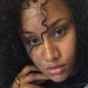 Meet your Posher, Ela