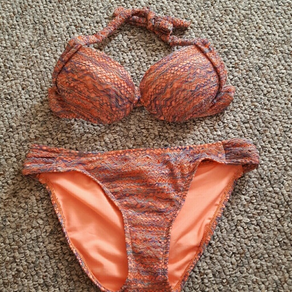 Swim Suit Top& Bottom - Picture 1 of 4