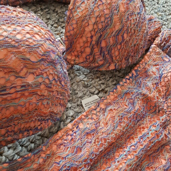 Swim Suit Top& Bottom - Picture 2 of 4