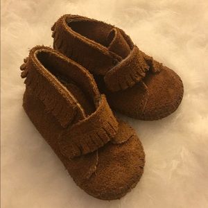 Baby Minnetonka Moccs, never walked in