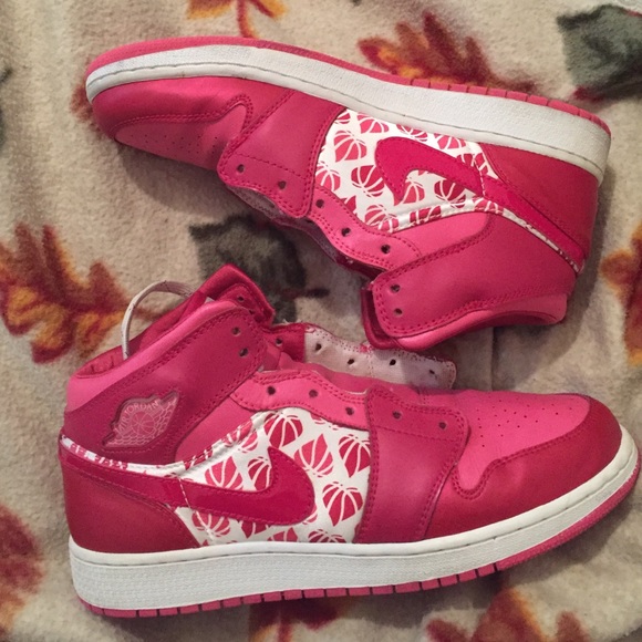 Pink Jordan's SIZE 6.5Y