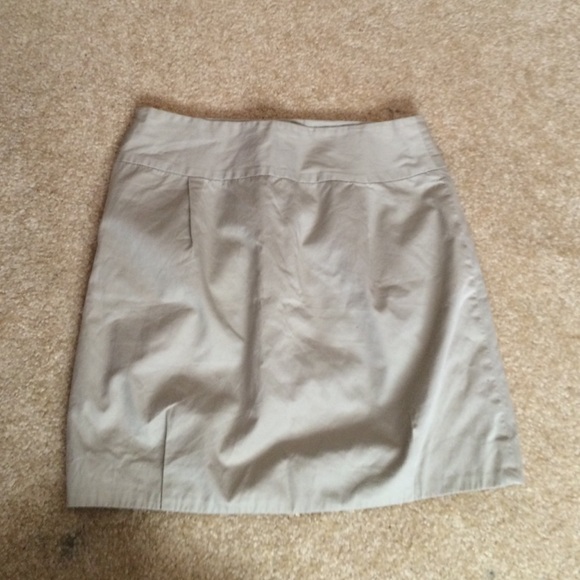 High wasted, beige skirt - Picture 4 of 4