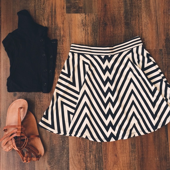 Xhilaration Dresses & Skirts - Patterned Skater Skirt