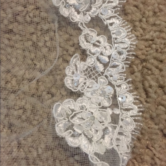 Veil with tag - Picture 2 of 2