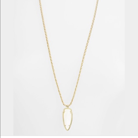 Kendra Scott Shaylee Pendant necklace -white pearl