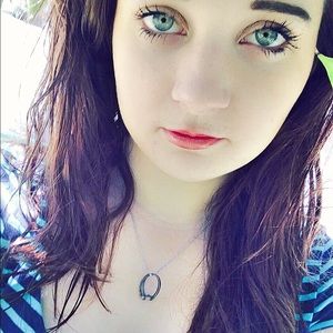 Meet your Posher, Annah